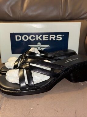 NWTs Dockers black leather strappy slide sandals with a wedge heel.Womens 7